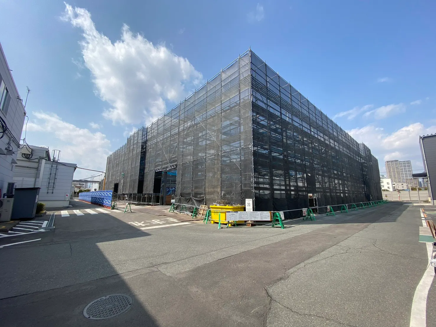 改修現場の仮設足場